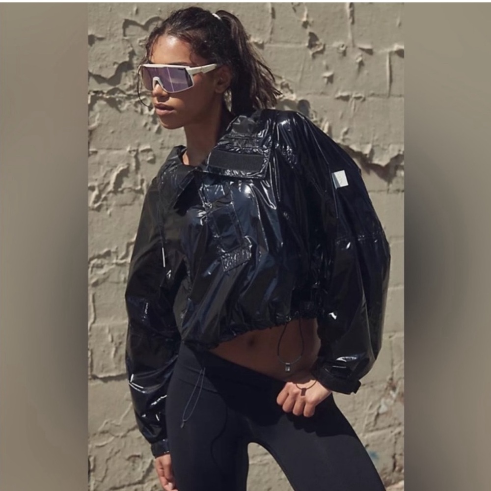 Free People Dew Drop Rain Jacket shiny black size M (packable)